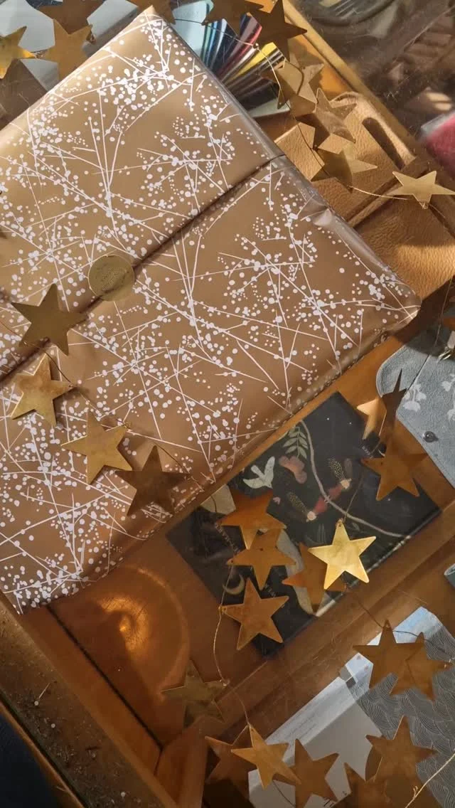 Vandaag mag ik 4  webshop bestellingen klaarmaken, zo leuk om alles in te pakken voor jullie. Ontzettend bedankt! Fijne week, Annet